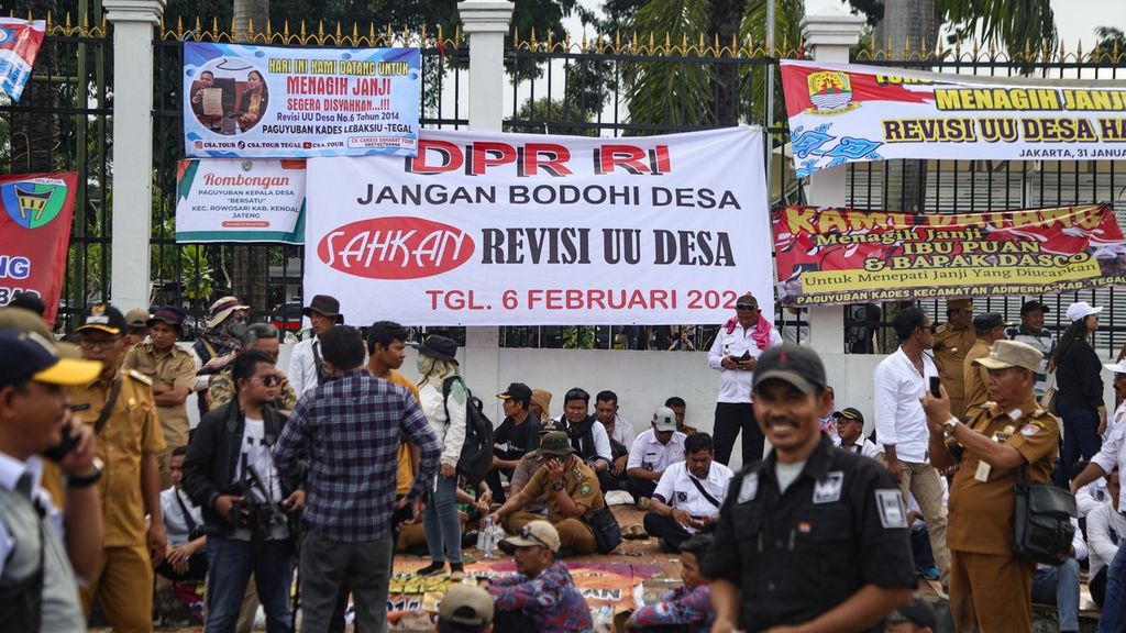 Revisi UU Desa 2024 Indonesia yang Kontroversial: Perspektif Pro dan Kontra